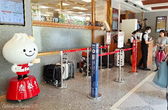 Din tai fung waiting line
