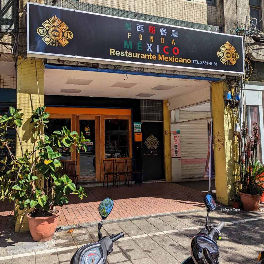 Fonda Mexico outside