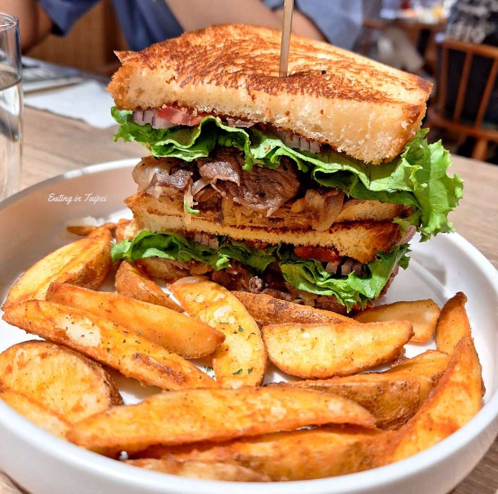 M one cafe sliced beef sandwich