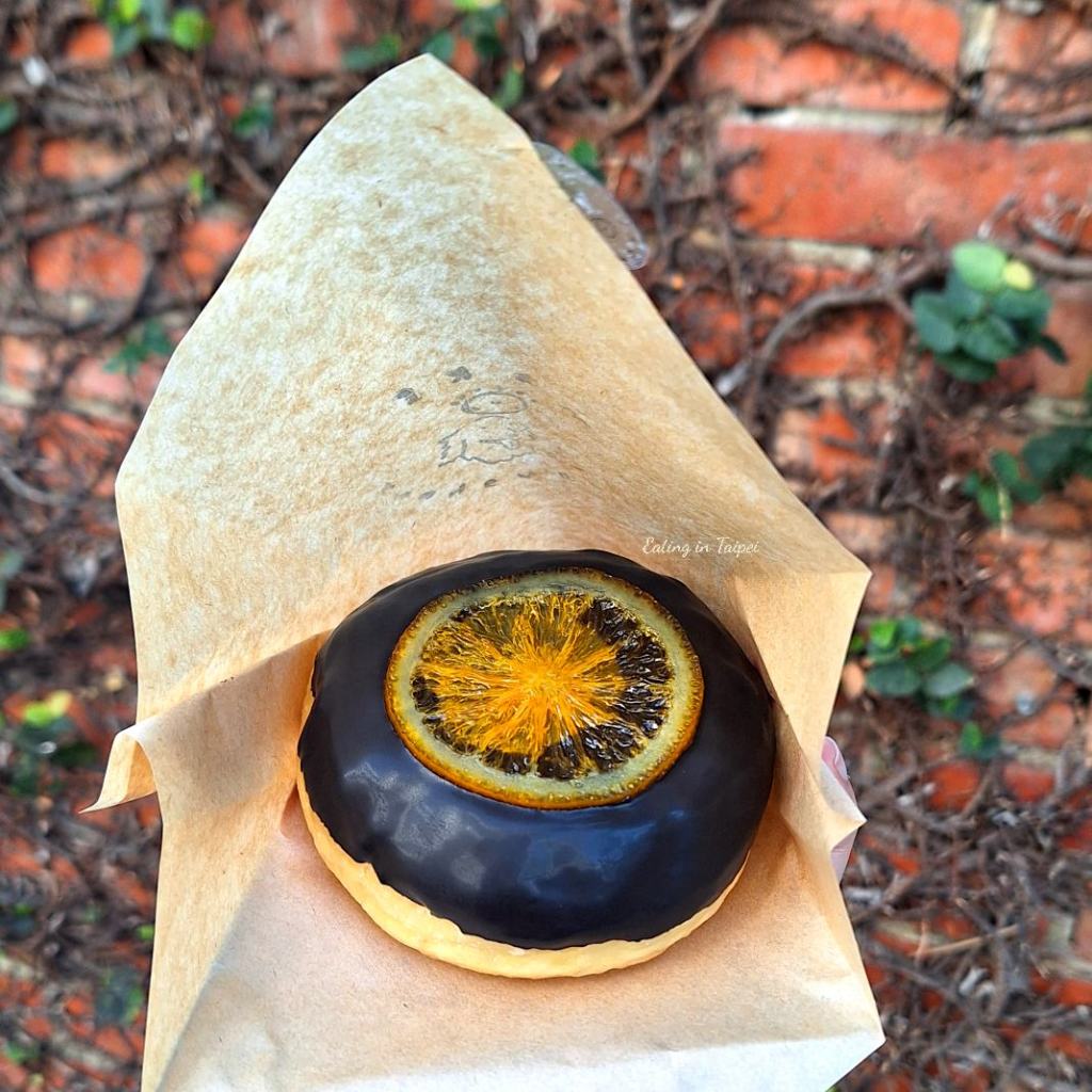 MakiDoughnut chocolate orange doughnut