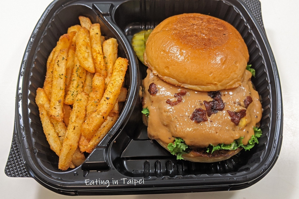 taipei restaurant mancave peanut burger 2